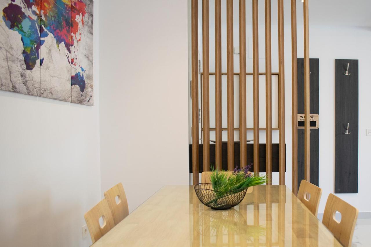 Deluxe Apartament アルカラ・ラ・レアル エクステリア 写真